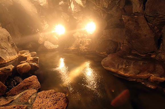 湯平温泉 志美津旅館 大洞窟風呂画像