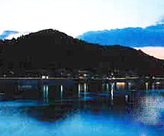 石山温泉夕景画像