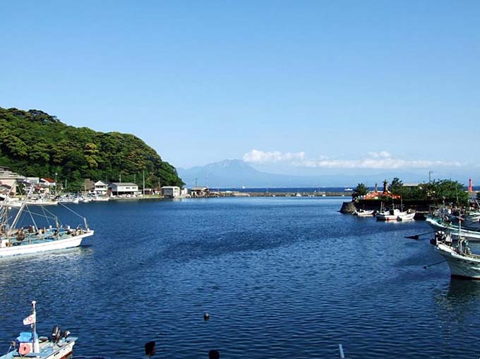美保関漁港と大山画像