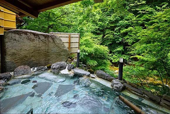 湯西川温泉 彩り湯かしき花と華  露天風呂画像