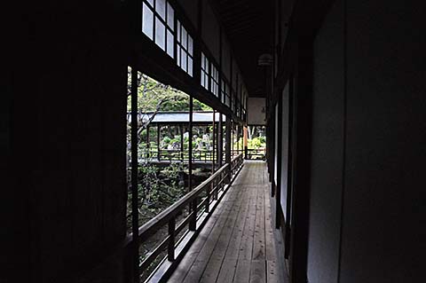 恵林寺方丈の渡り廊下画像