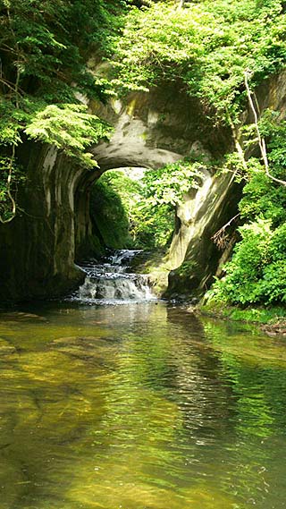 亀岩の洞窟と濃溝の滝画像