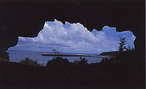 諏訪之瀬島　乙姫の洞窟画像
