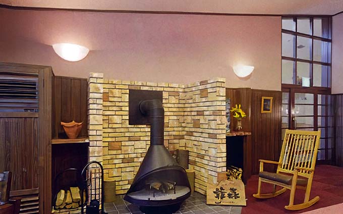 川口温泉 モリボの里 奥羽山荘 暖炉ルーム画像