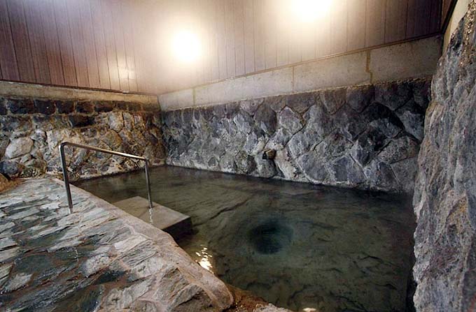 二岐温泉 大丸あすなろ荘 自噴泉岩風呂画像