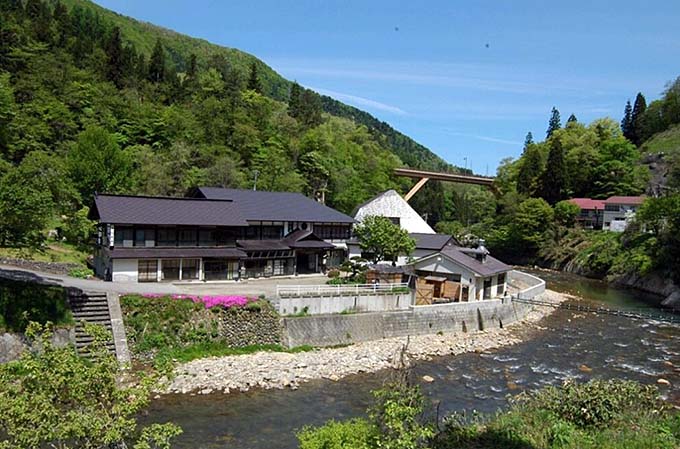 会津西山温泉 滝の湯 全景画像