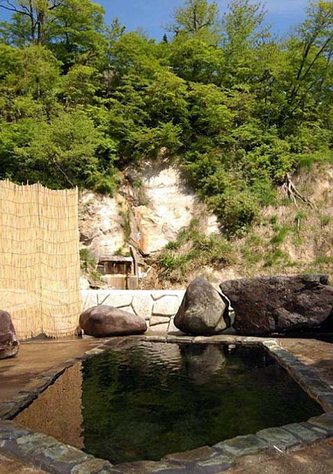会津西山温泉 滝の湯 露天風呂画像
