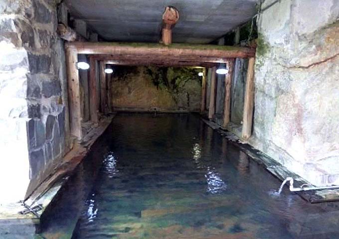 奥土湯温泉郷 奥つちゆ秘湯 川上温泉 半天岩窟風呂画像
