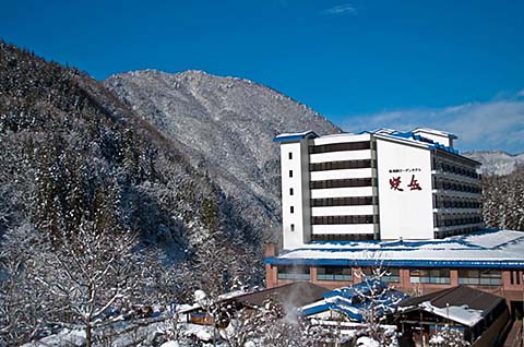 奥飛騨ガーデンホテル冬の外観画像