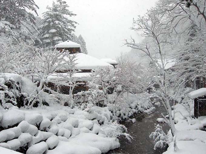 法師温泉 長寿館 冬景色画像