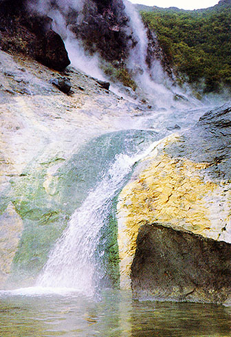 カムイワッカの湯の滝画像