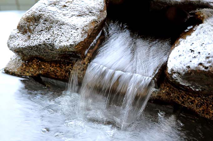奥屈斜路温泉 ランプの宿 森つべつ 温泉湯口画像