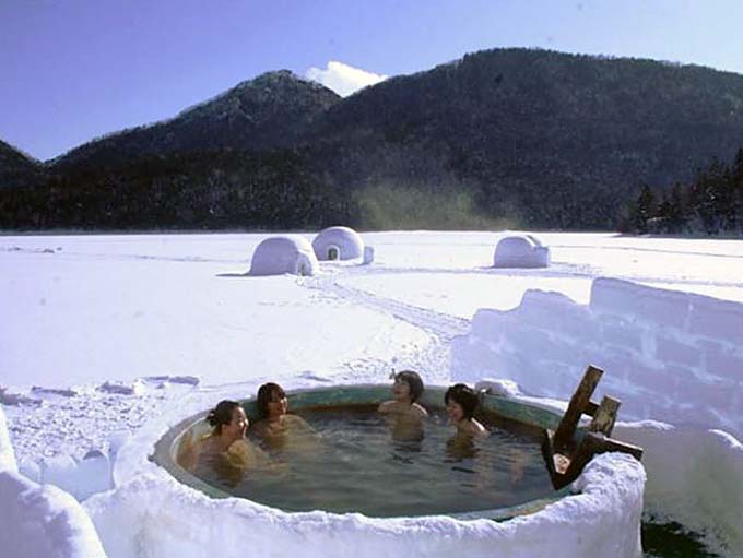 しかりべつ湖コタン 氷上露天風呂画像