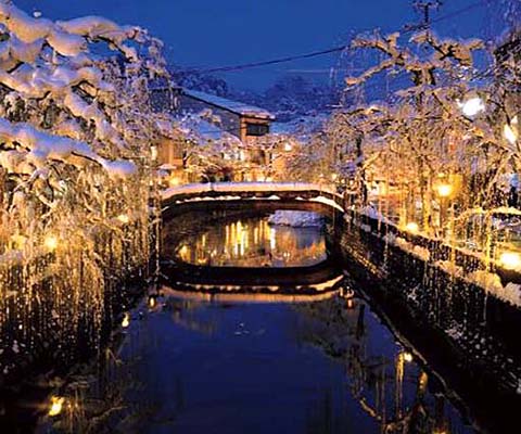 城崎温泉冬景色画像