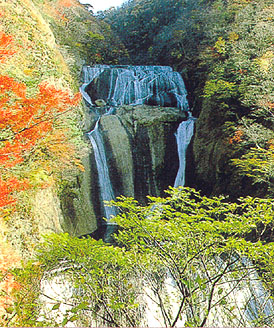 袋田の滝秋景色画像