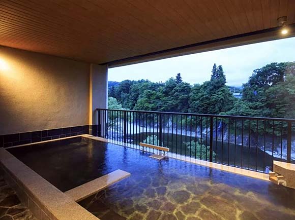 岩手湯本温泉 ホテル対滝閣 露天風呂画像
