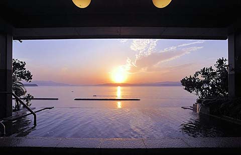 指宿温泉吟松天空野天風呂の朝日画像