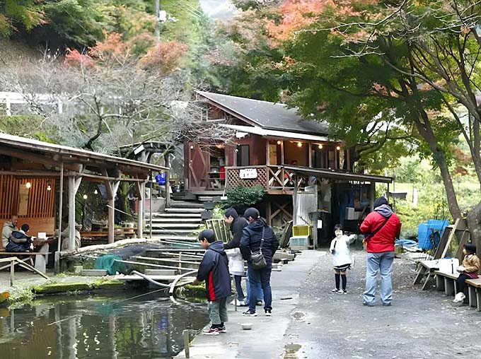 川魚料理 ますや 釣り堀画像