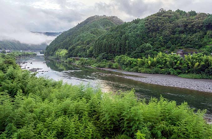 四万十川の流れ画像