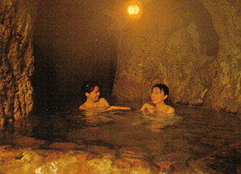 新明館洞窟風呂画像