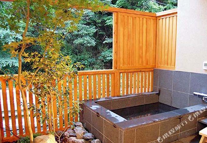 北白川天然ラジウム温泉 えいせん京 客室専用露天風呂画像