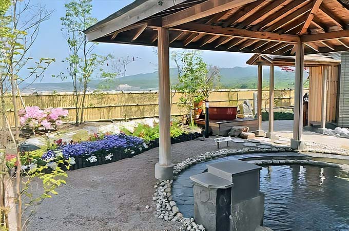 小野小町温泉 セントラーレホテル京丹後 露天風呂と樽風呂画像