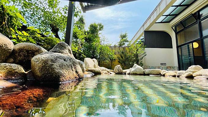 青島温泉 ルートイングランティアあおしま太陽閣 露天風呂画像