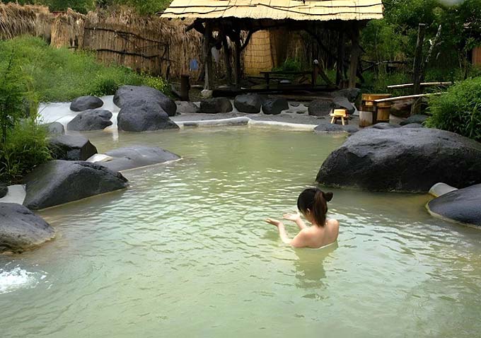 八ヶ岳縄文天然温泉 尖石の湯 露天風呂画像