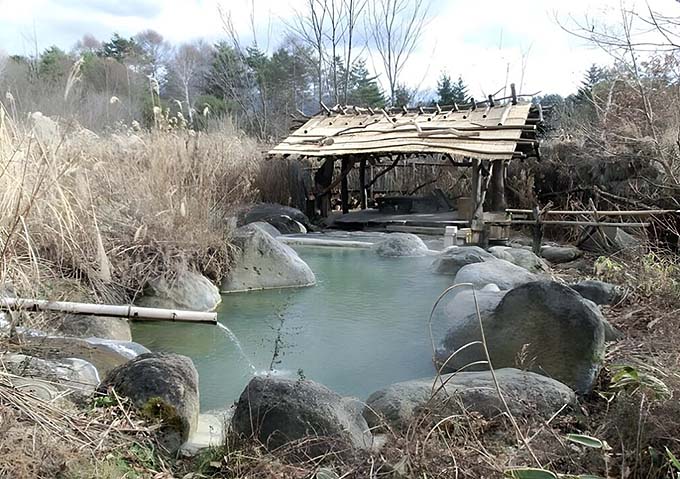 八ヶ岳縄文天然温泉 尖石の湯 露天風呂画像