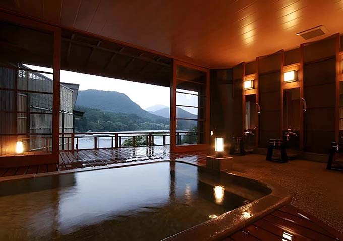 麒麟山温泉 絵かきの宿 福泉 大浴場画像