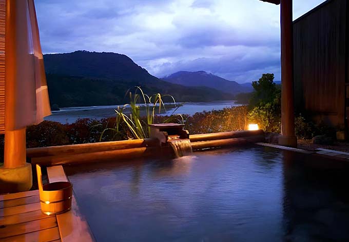 麒麟山温泉 絵かきの宿 福泉 露天風呂画像