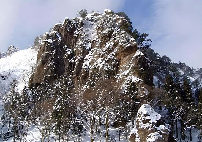 冠雪の麒麟山画像