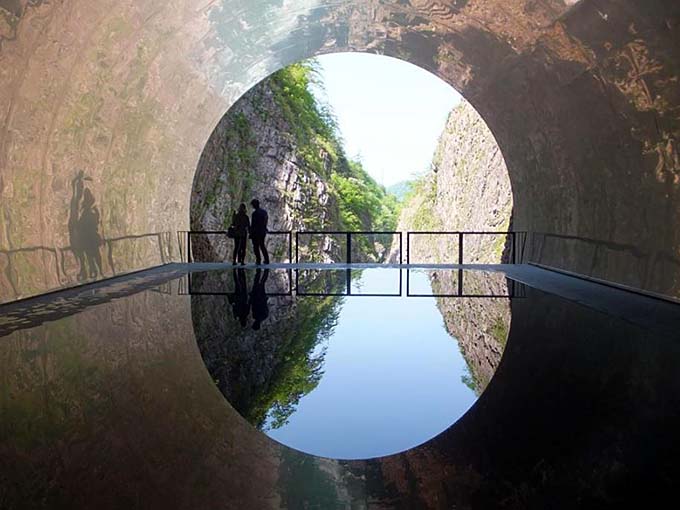 清津峡トンネル画像