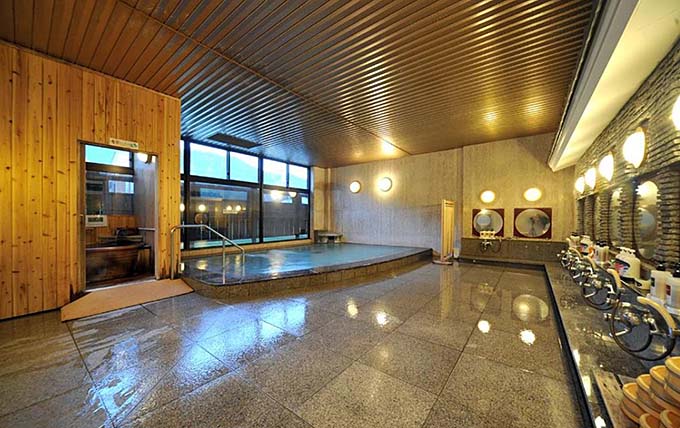 六日町温泉 OYO旅館 坂戸城 大浴場画像