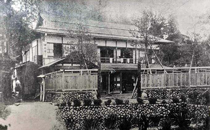 西谷温泉 中盛館 明治時代の写真