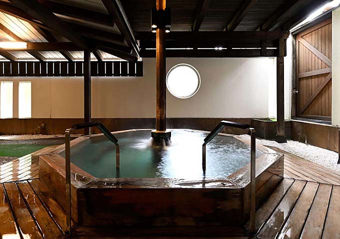 湯之谷温泉郷 大湯温泉 源泉湯の宿かいり 六角形の内風呂画像