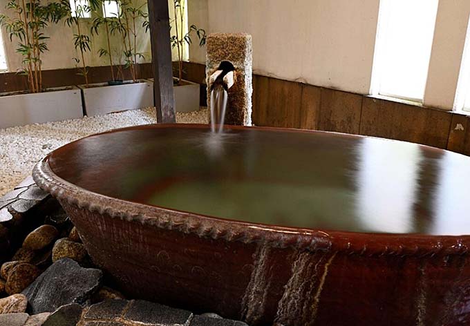 湯之谷温泉郷 大湯温泉 源泉湯の宿かいり 陶器風呂画像