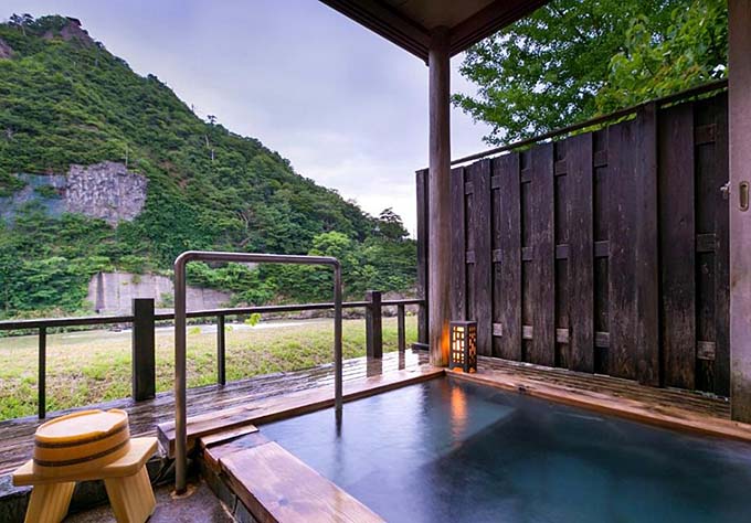 鷹ノ巣温泉 吊り橋と離れの宿 鷹の巣館 客室専用露天風呂画像