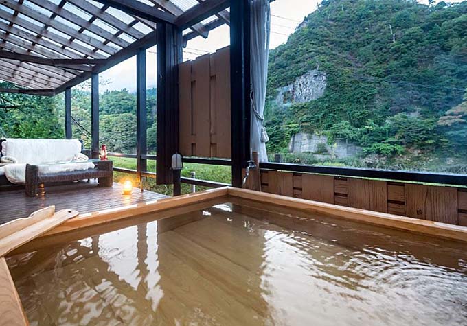 鷹ノ巣温泉 吊り橋と離れの宿 鷹の巣館 客室専用露天風呂画像