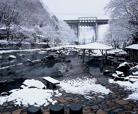 奥津温泉 砂湯冬景色画像