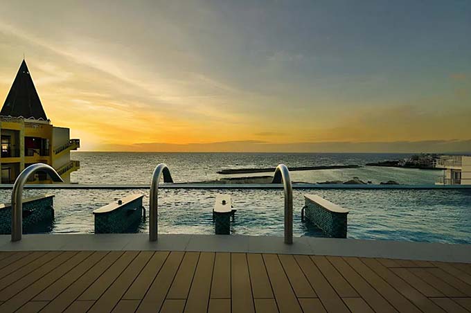 北谷温泉レクー沖縄北谷スパ＆リゾート 絶景インフィニティプール画像