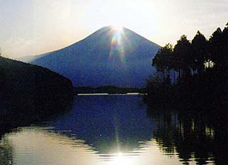 富士田貫湖温泉 ダイヤモンド富士画像