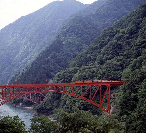 宇奈月温泉黒部峡谷鉄道の鉄橋画像