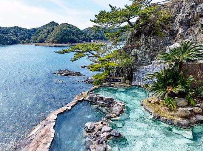 南紀勝浦温泉 碧き島の宿 熊野別邸 中の島
紀州潮聞之湯 露天風呂画像