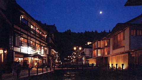 銀山温泉夜景画像