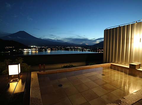 湖のホテル展望露天風呂画像