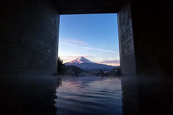 河口湖温泉 湖のホテル 展望風呂画像